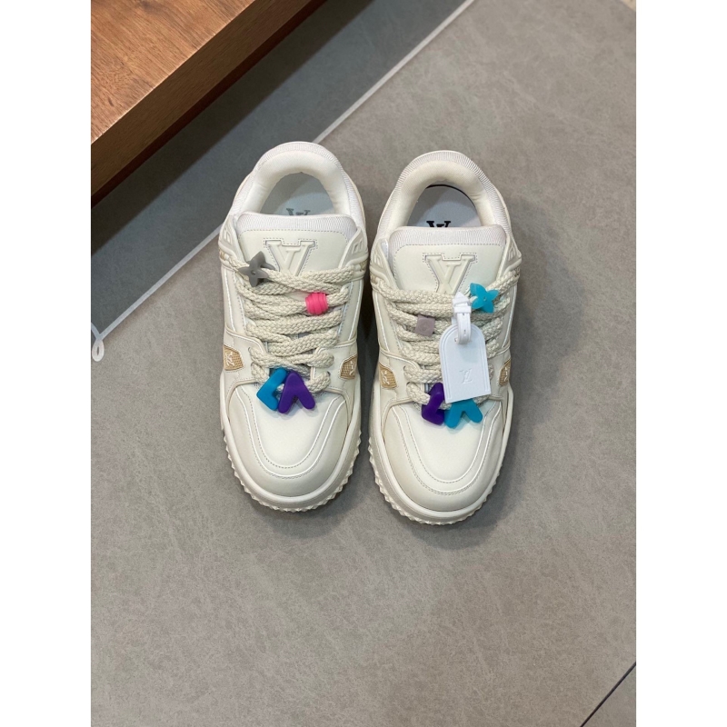 l**is V*t*n sneakers